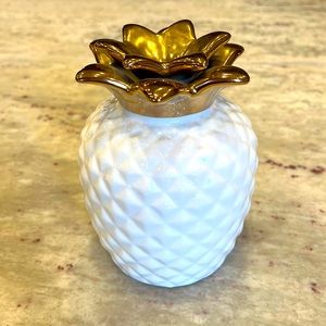 Gold and white porcelain pineapple